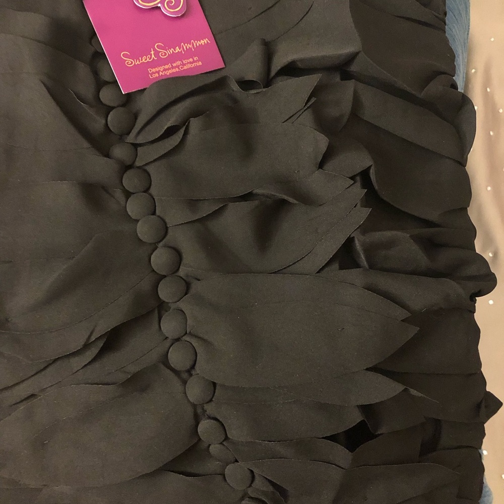 NEW Black Ruched Leaf Detail skirt